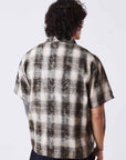Chemise homme à motif carreaux avec broderie au dos