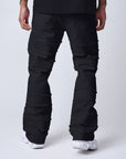 Jeans évasé à détails effilochés
